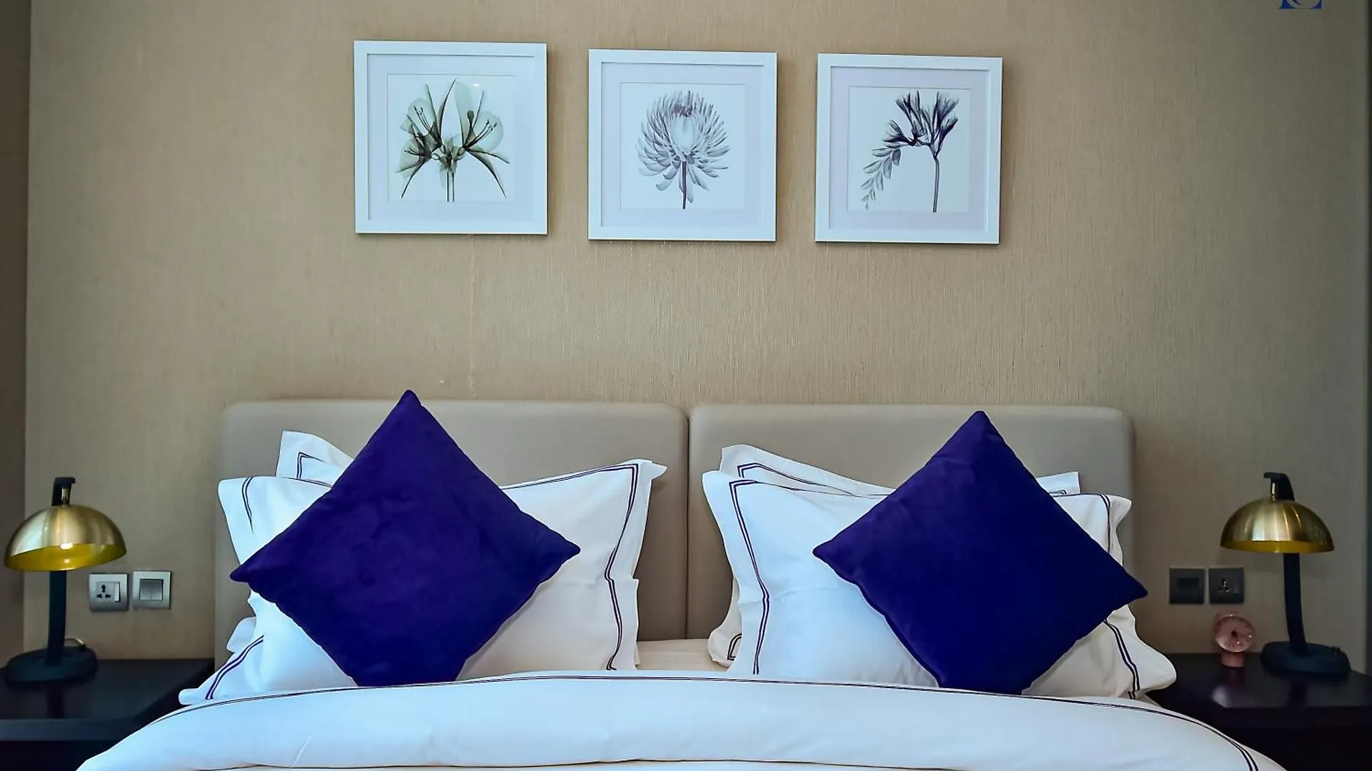 Luxury Escapes - Damac Maison Prive - Canal View Studio Apts - Near Dubai Mall Apartment